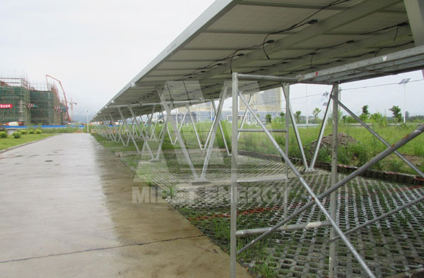 太陽(yáng)能光伏車(chē)棚支架系統(tǒng)有什么優(yōu)點(diǎn)？