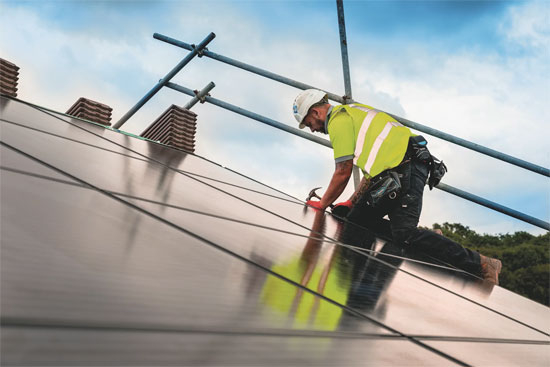 太陽能光伏發(fā)電原理是什么？如何進行光電轉(zhuǎn)換的？