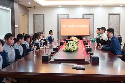 匠心鑄造新能，聚力啟迪未來(lái)！邁貝特?cái)y手青少年探索綠色智造工廠