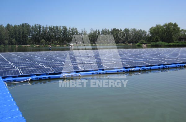 水上漂浮式浮動(dòng)光伏系統(tǒng)