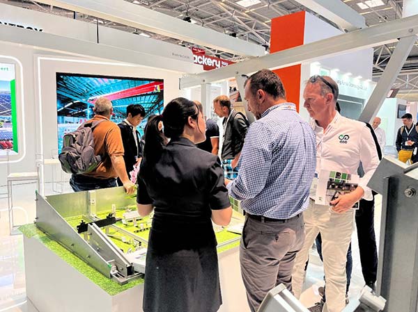 客戶了解平屋頂光伏支架系統(tǒng)RM-Ad