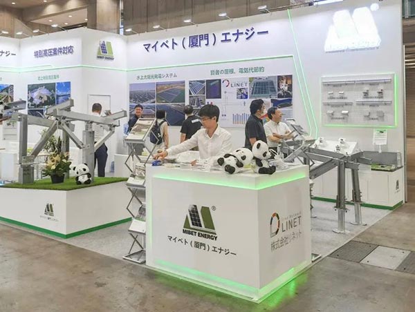 用戶(hù)在邁貝特展位參觀(guān)了解產(chǎn)品-3