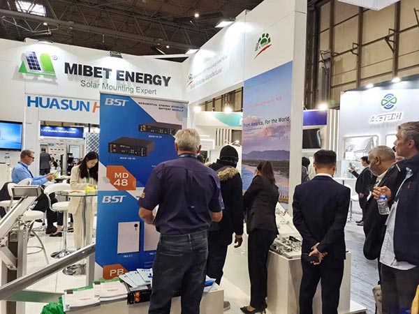 展會現(xiàn)場來訪者了解我們產(chǎn)品-3