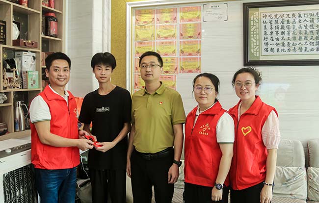 邁貝特深入永春縣曲斗村，開展黨建村企聯(lián)建