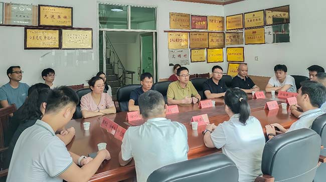 邁貝特深入永春縣曲斗村，開展黨建村企聯(lián)建